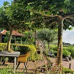 Bed & Breakfast Walvisch Ghyspe Wormer